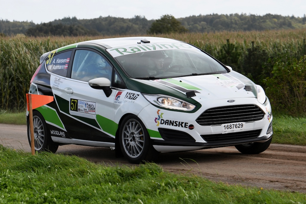 Anders Kirkeby Hansen og Nicolai Aamann udgik med en mekanisk fejl i deres Ford Fiesta i DSRS-turneringens anden runde, men har chancen for at gøre sig gældende i slutopgøret.
(Foto: Morten Dam/Specialpressen)